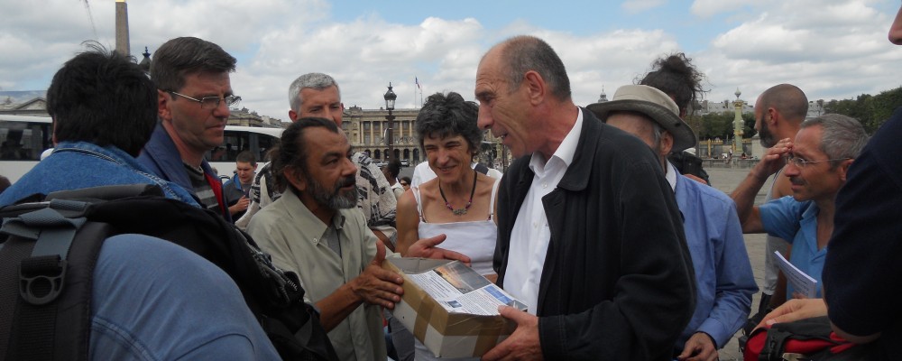 remise petition à E.Fiorile 14juillet2015