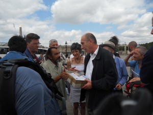 remise petition à E.Fiorile 14juillet2015