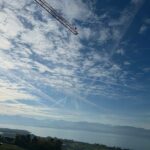 Ciel obstrué par des trainées d'avion. Avril 2023